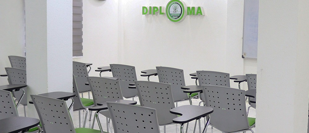 اتاق کنفرانس مرکز دیپلما برگزار کننده بهترین کلاس اسپانیایی در رشت